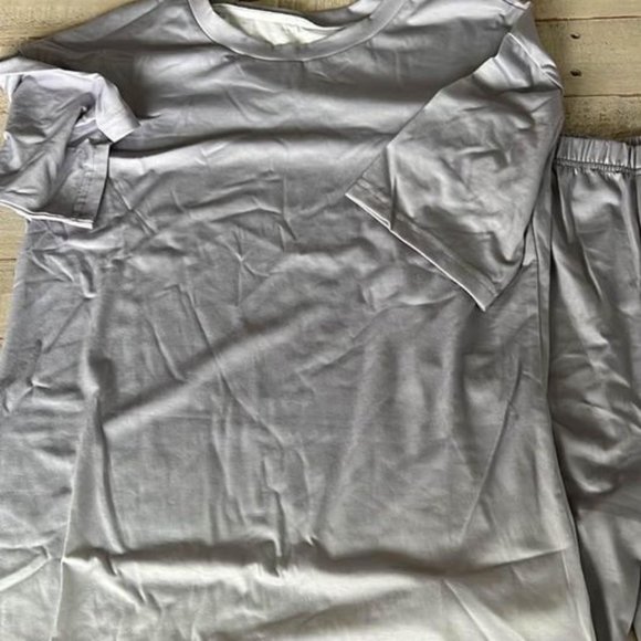New Women's Two Piece Grey Shorts and Shirt - Picture 3 of 5
